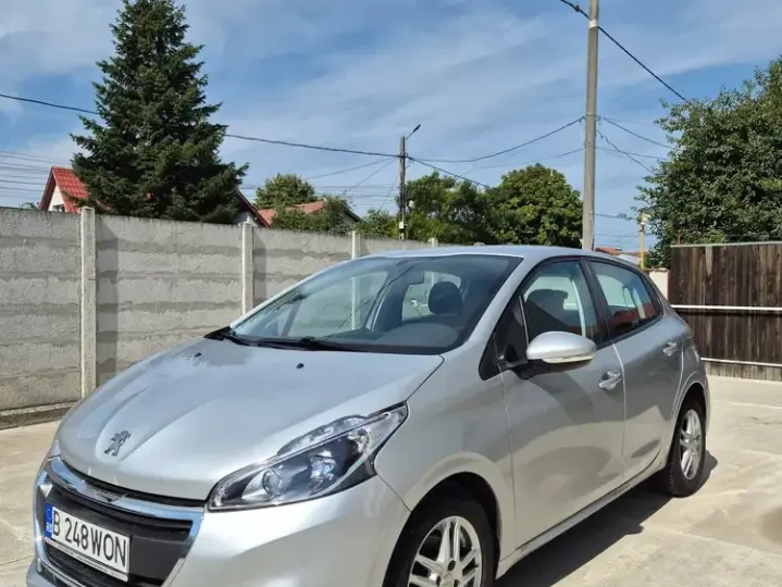 Peugeot 208 I 1.2 L PureTech Active