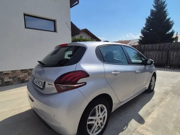 Peugeot 208 I 1.2 L PureTech Active