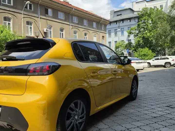 Peugeot 208 II 1.2 L PureTech STT Allure Pack
