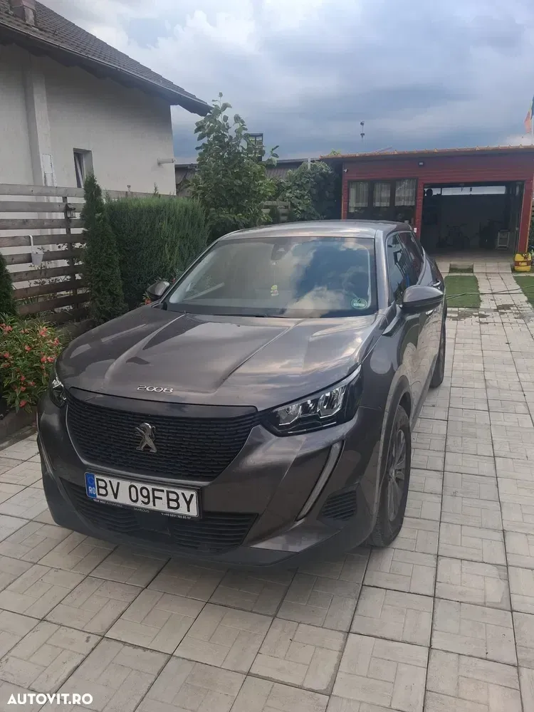 Peugeot 2008 II 1.2 L PureTech STT Allure — imagine 6