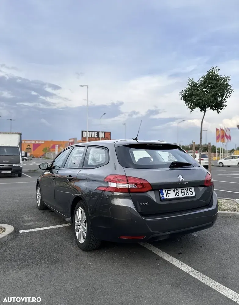 Peugeot 308 II 1.2L PureTech S&S EAT8 GT Pack — imagine 4