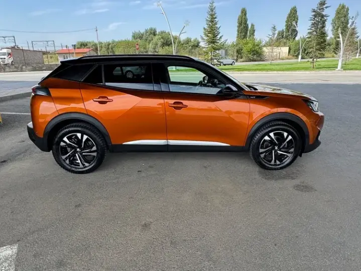 Peugeot 2008 II 1.2 PureTech EAT8 STT GT Pack