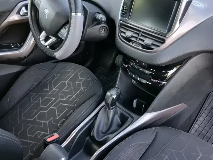 Peugeot 2008 1.2 VTi Allure