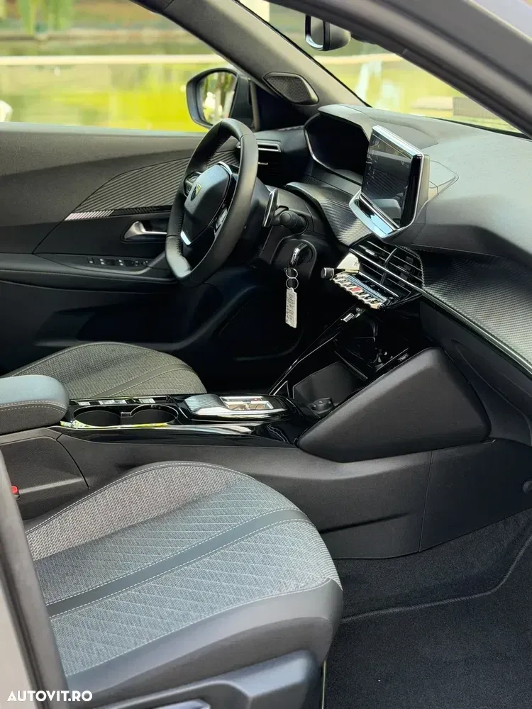 Peugeot 2008 II 1.2 L PureTech STT EAT8 Allure — imagine 6