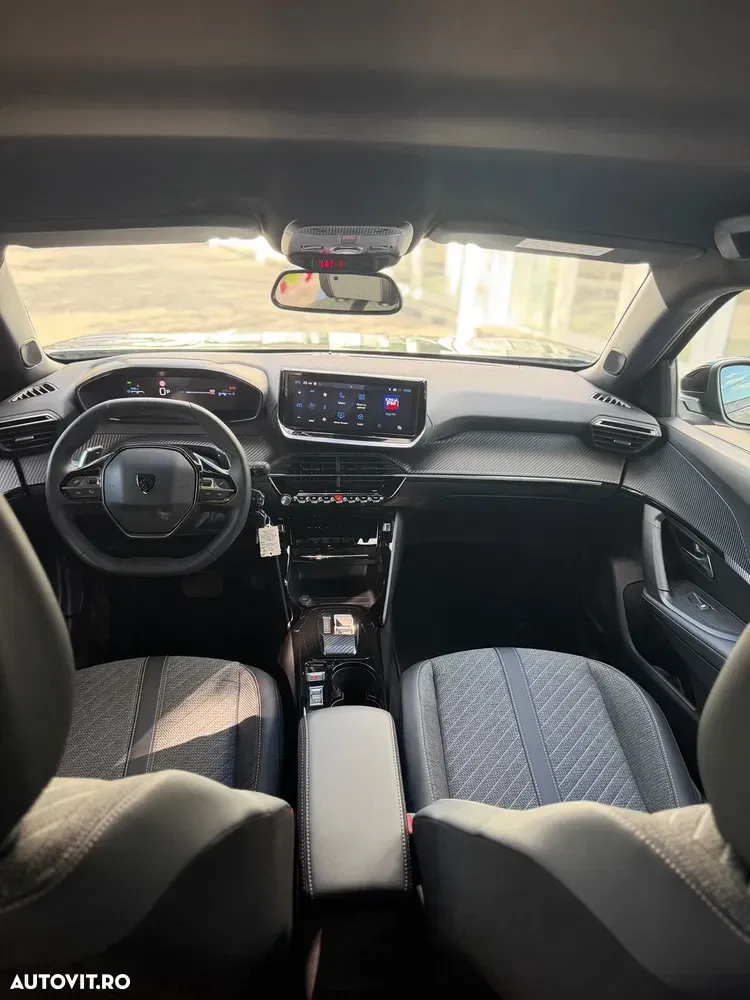 Peugeot 2008 II 1.2 L PureTech STT EAT8 Allure — imagine 4