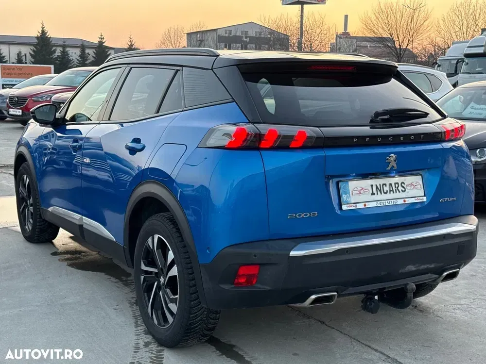 Peugeot 2008 II PureTech 130 EAT8 GT Exclusive — imagine 4