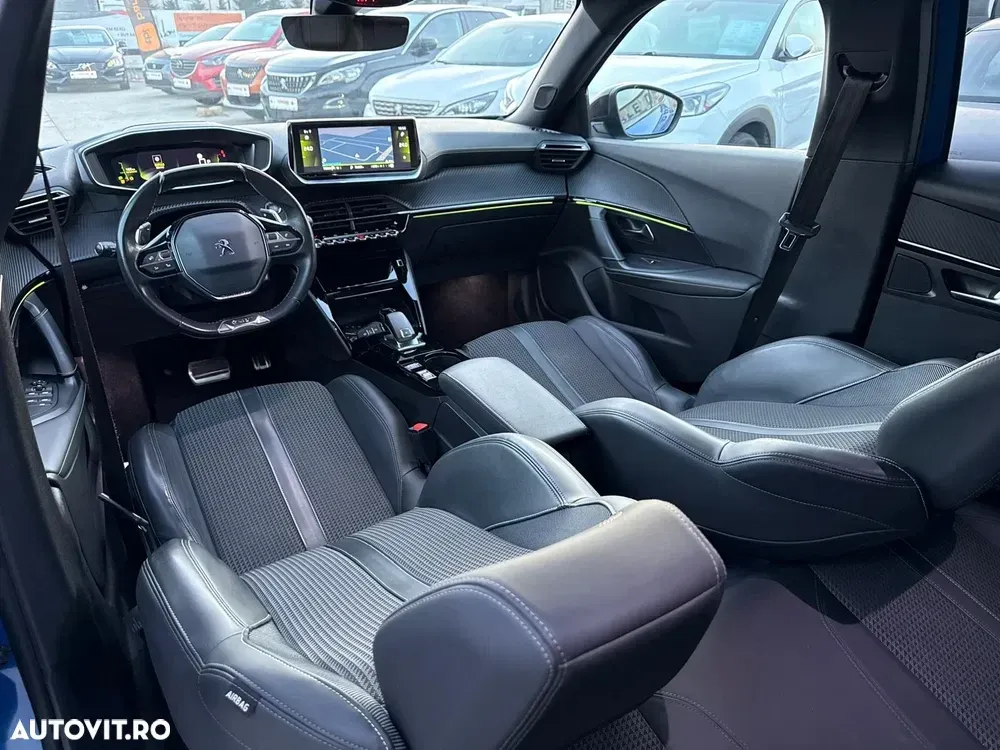 Peugeot 2008 II PureTech 130 EAT8 GT Exclusive — imagine 6