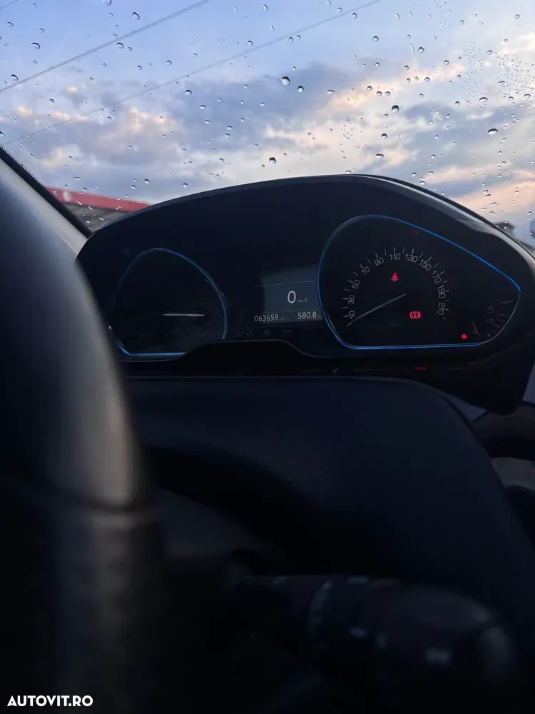 Peugeot 2008 PureTech 110 Stop&Start Crossway — imagine 5