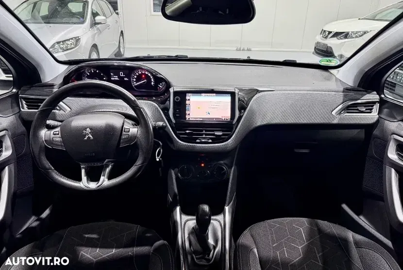 Peugeot 2008 I PureTech 82 Allure — imagine 5