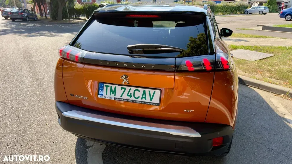Peugeot 2008 II e-2008 GT — imagine 3