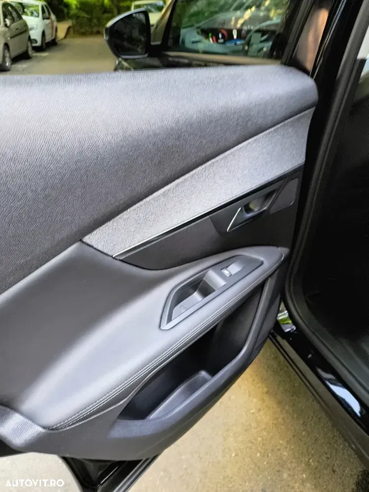 Peugeot 3008 1.2 PureTech Turbo S&S Allure — imagine 4