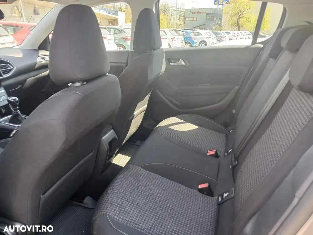 Peugeot 308 II 1.2L PureTech S&S BVM6 Active Pack — imagine 4