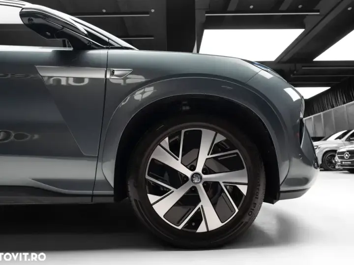 BYD Tang L