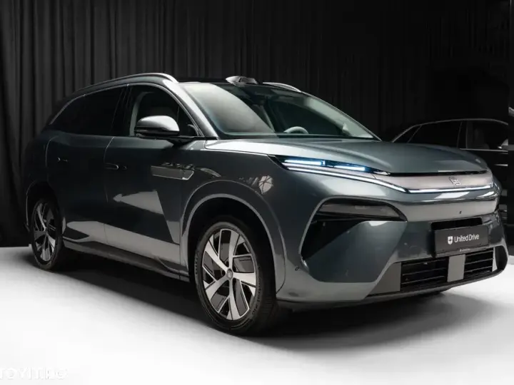 BYD Tang L