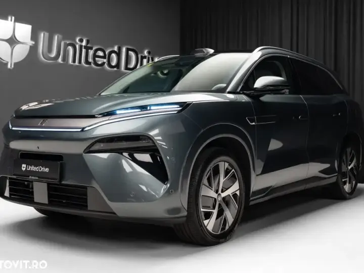 BYD Tang L