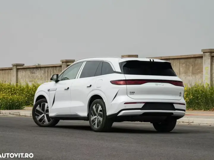 BYD Tang L