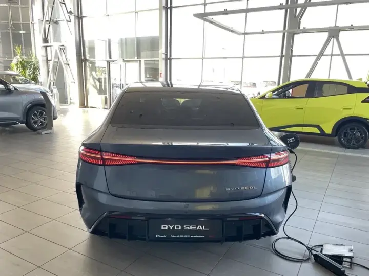 BYD Seal 82.5 kWh RWD Design