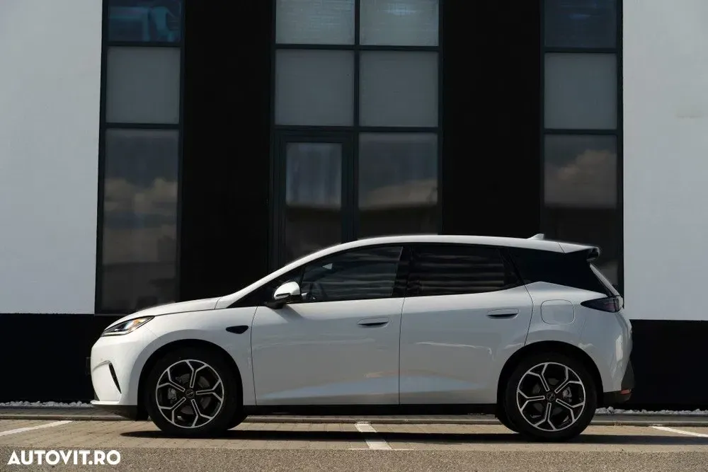 BYD Dolphin — imagine 4