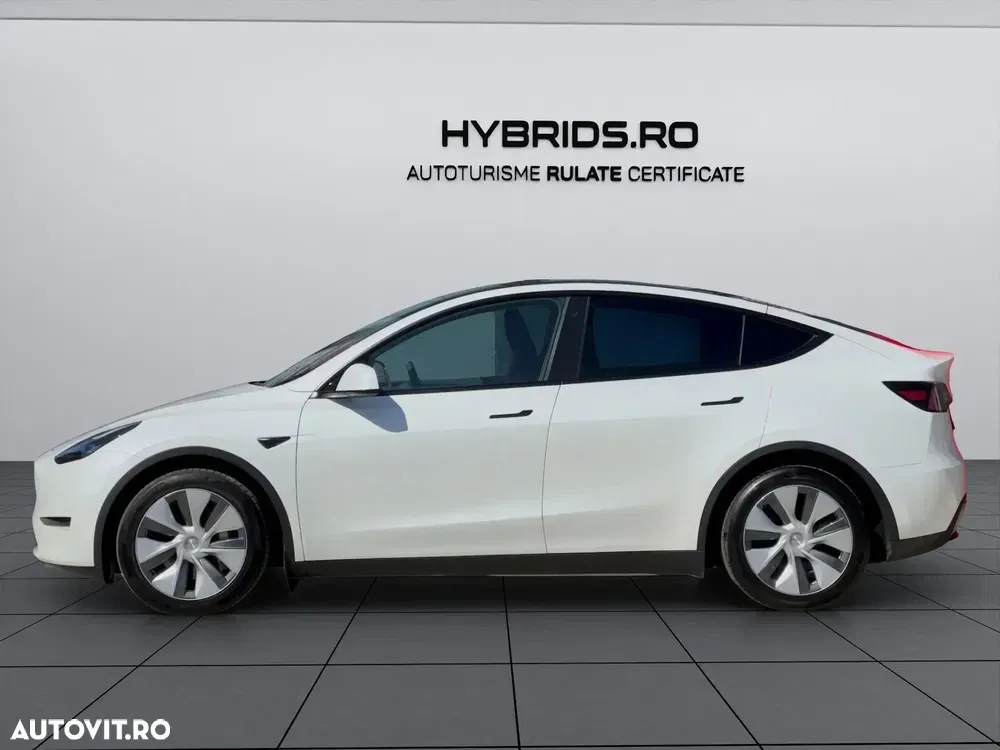 Tesla Model Y Long Range Dual Motor AWD — imagine 3