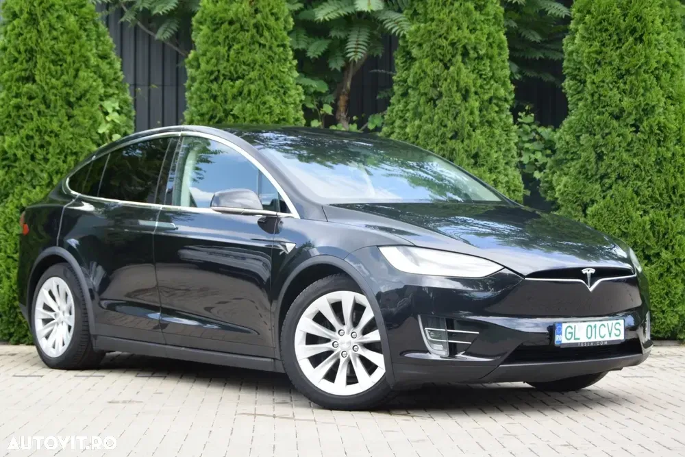 Tesla Model X — imagine 5