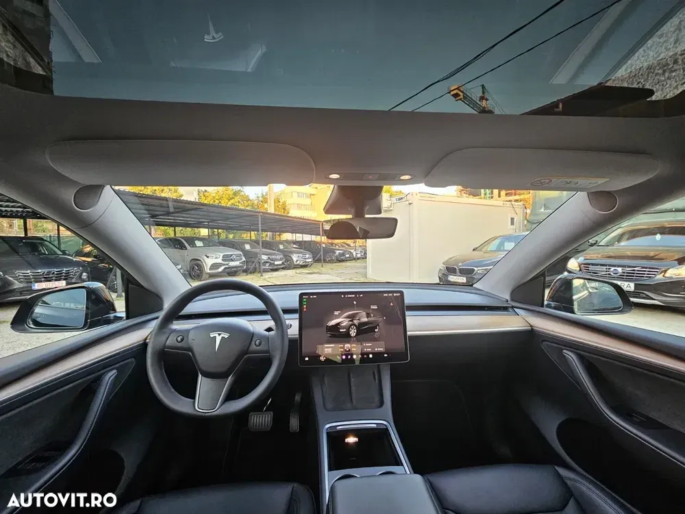 Tesla Model Y — imagine 6