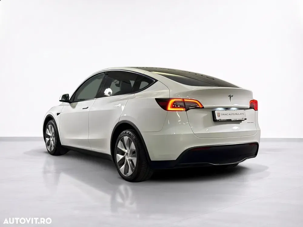 Tesla Model Y Long Range Dual Motor AWD — imagine 3