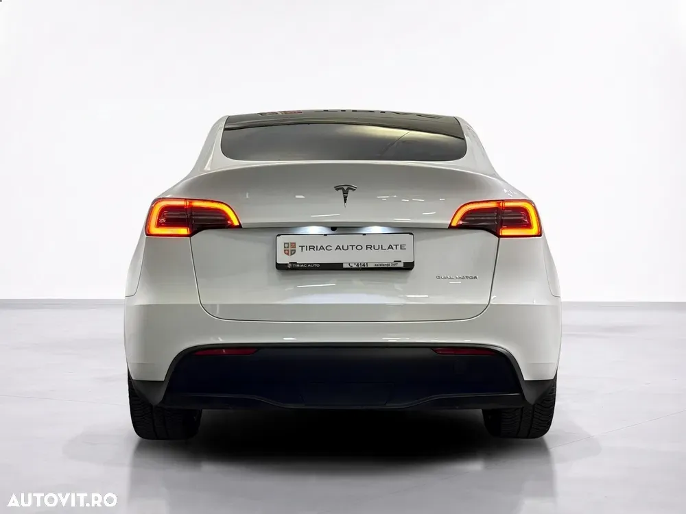 Tesla Model Y Long Range Dual Motor AWD — imagine 4