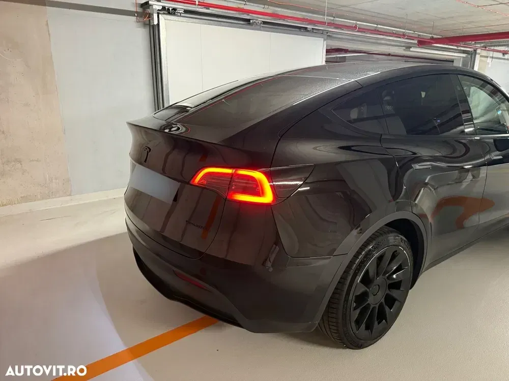 Tesla Model Y — imagine 6