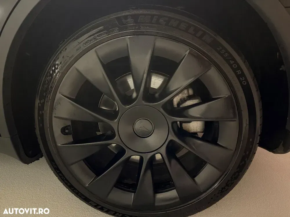 Tesla Model Y — imagine 3