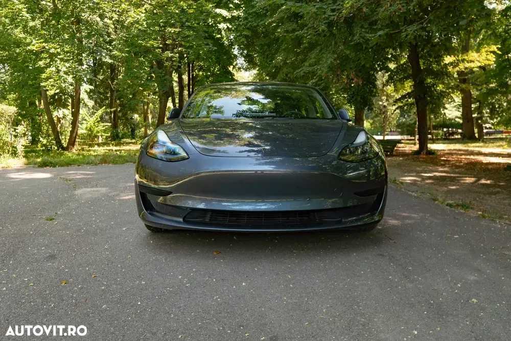 Tesla Model 3 — imagine 6