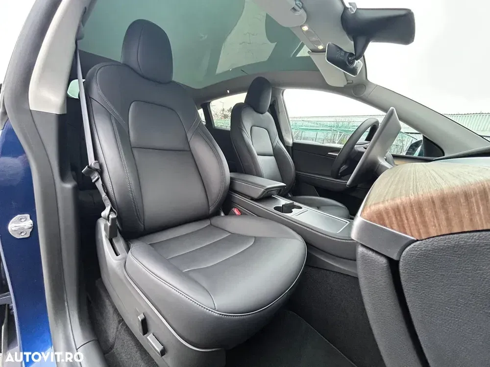 Tesla Model Y Long Range Dual Motor AWD — imagine 5