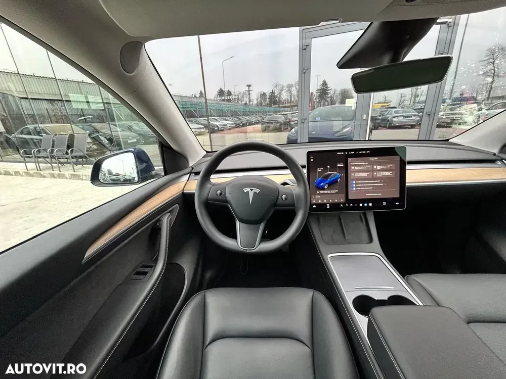 Tesla Model Y Long Range Dual Motor AWD — imagine 3