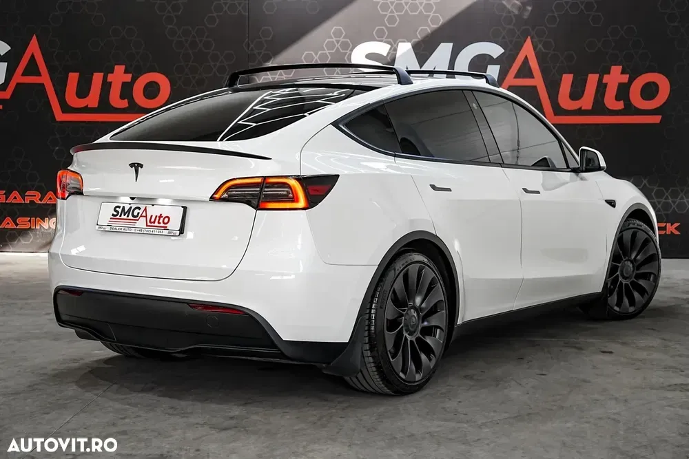 Tesla Model Y — imagine 5