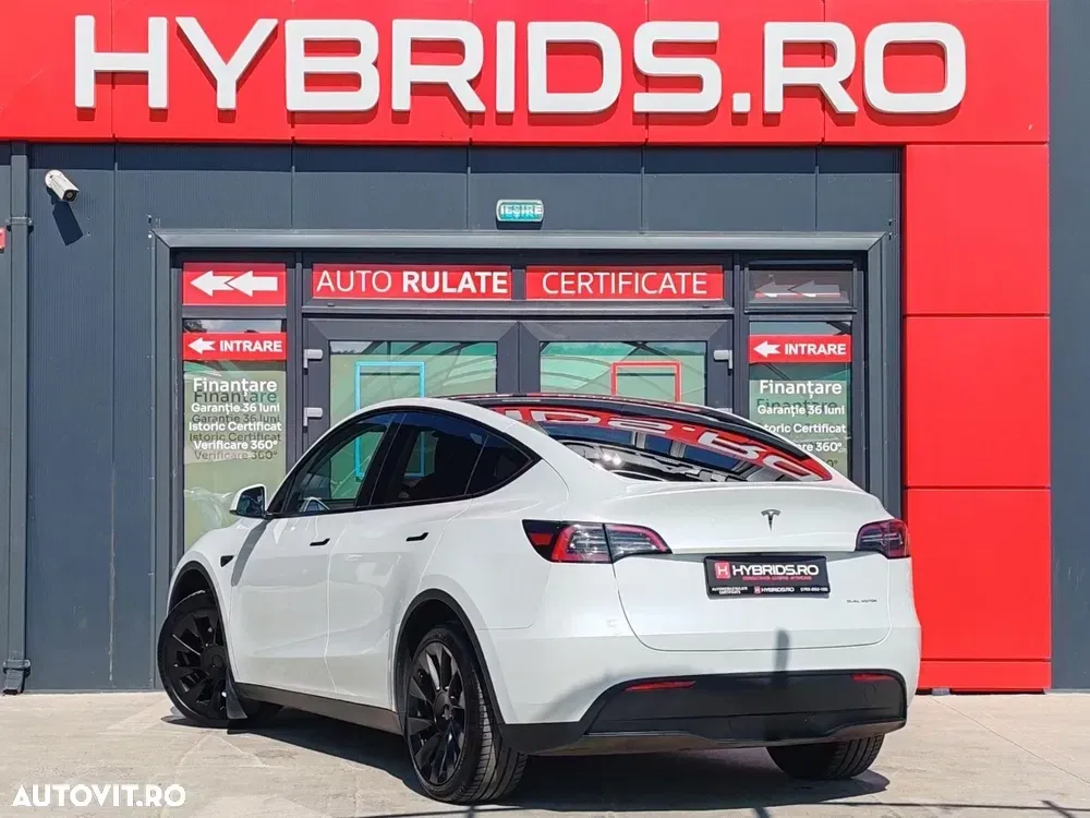 Tesla Model Y — imagine 4