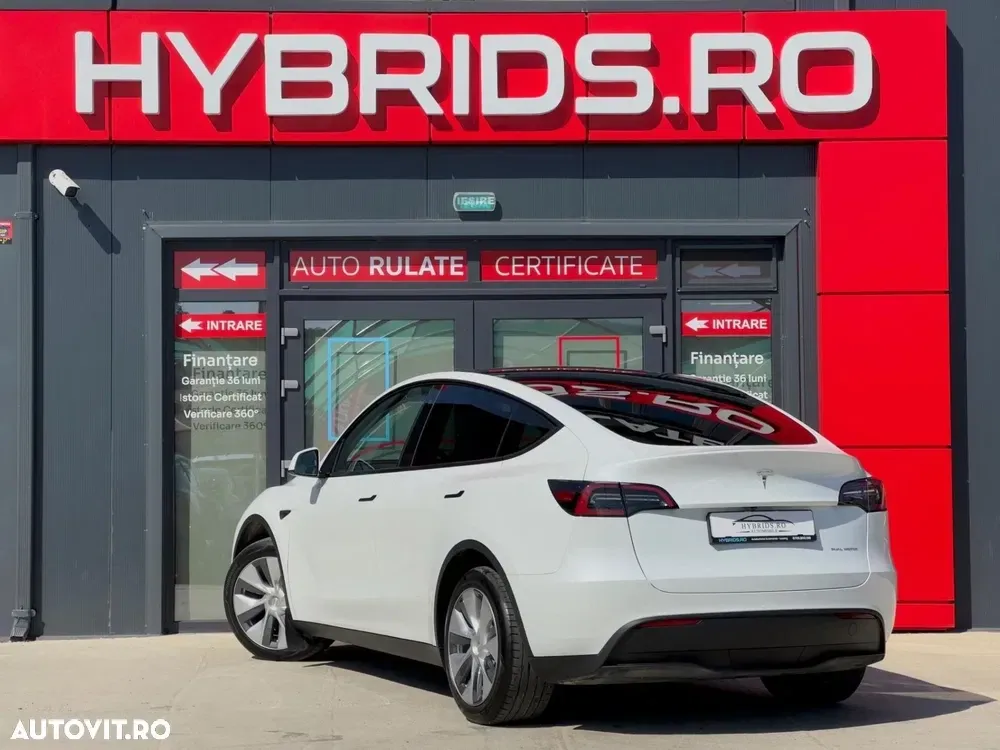 Tesla Model Y Long Range Dual Motor AWD — imagine 4