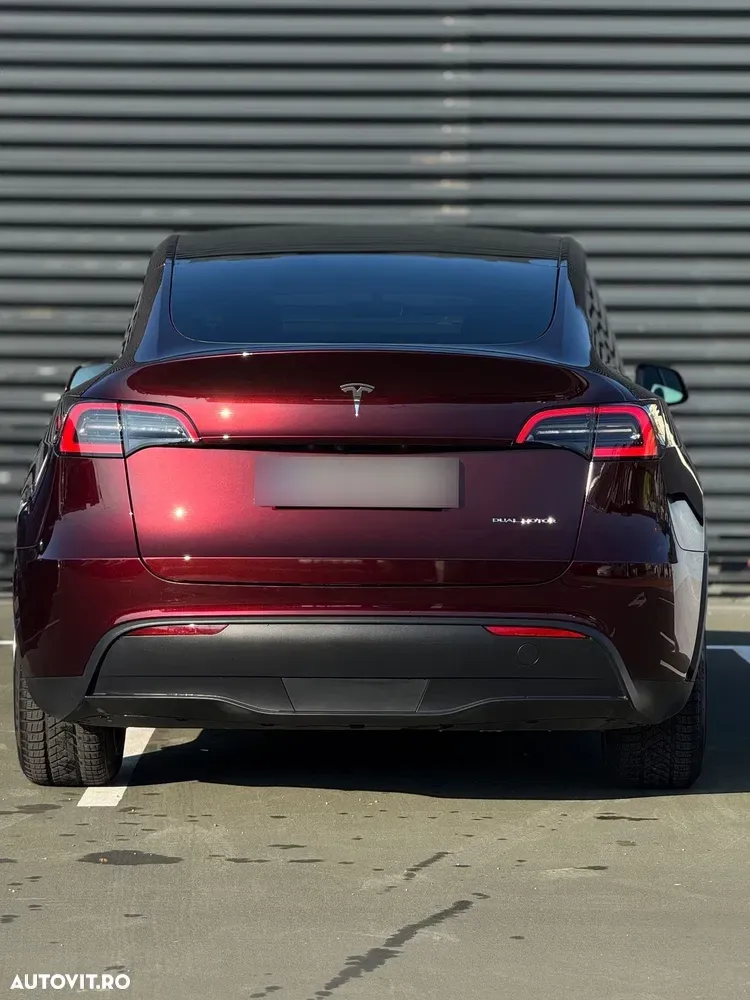 Tesla Model Y — imagine 5