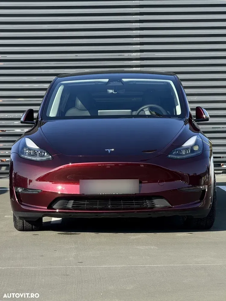 Tesla Model Y — imagine 4