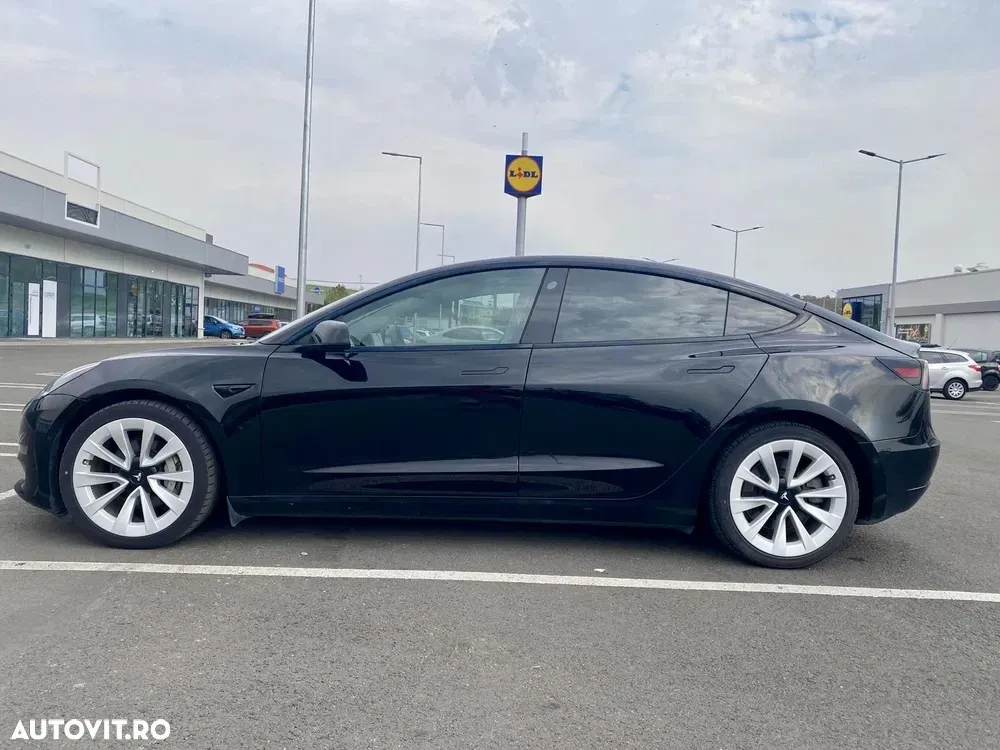 Tesla Model 3 — imagine 3