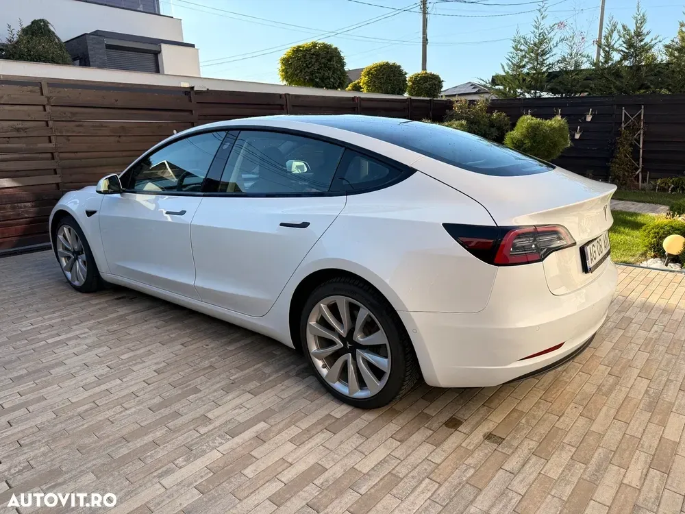 Tesla Model 3 — imagine 6