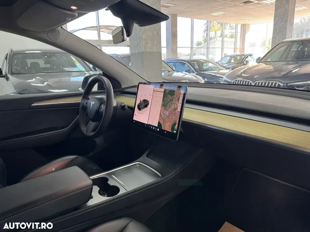 Tesla Model Y — imagine 5