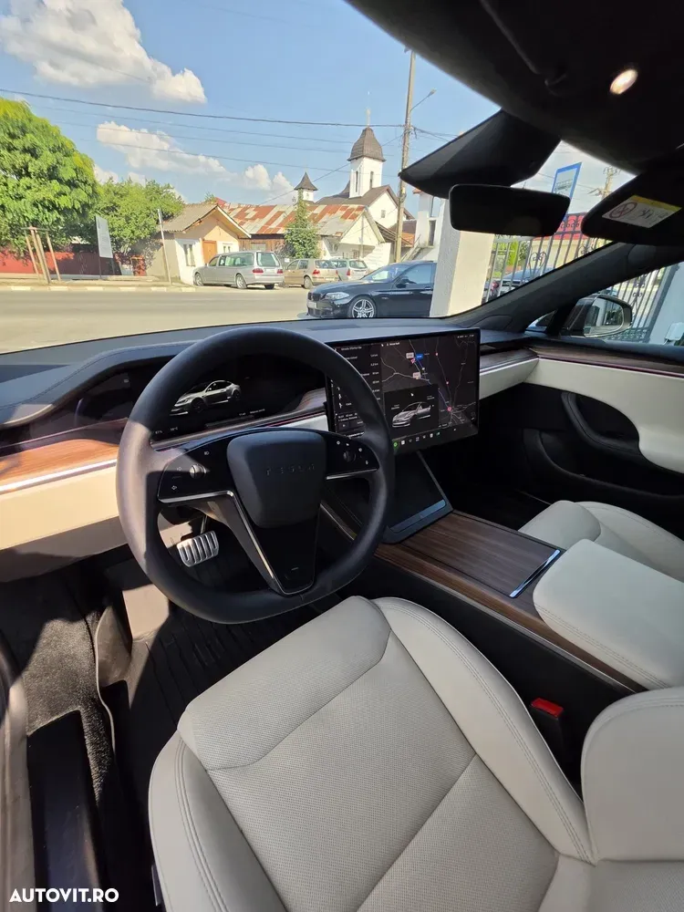 Tesla Model S Long Range — imagine 3