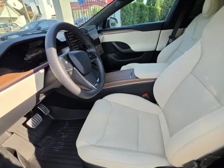 Tesla Model S Long Range