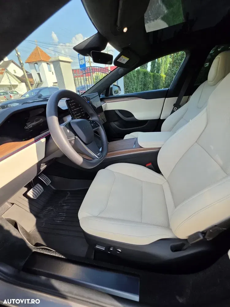 Tesla Model S Long Range — imagine 6