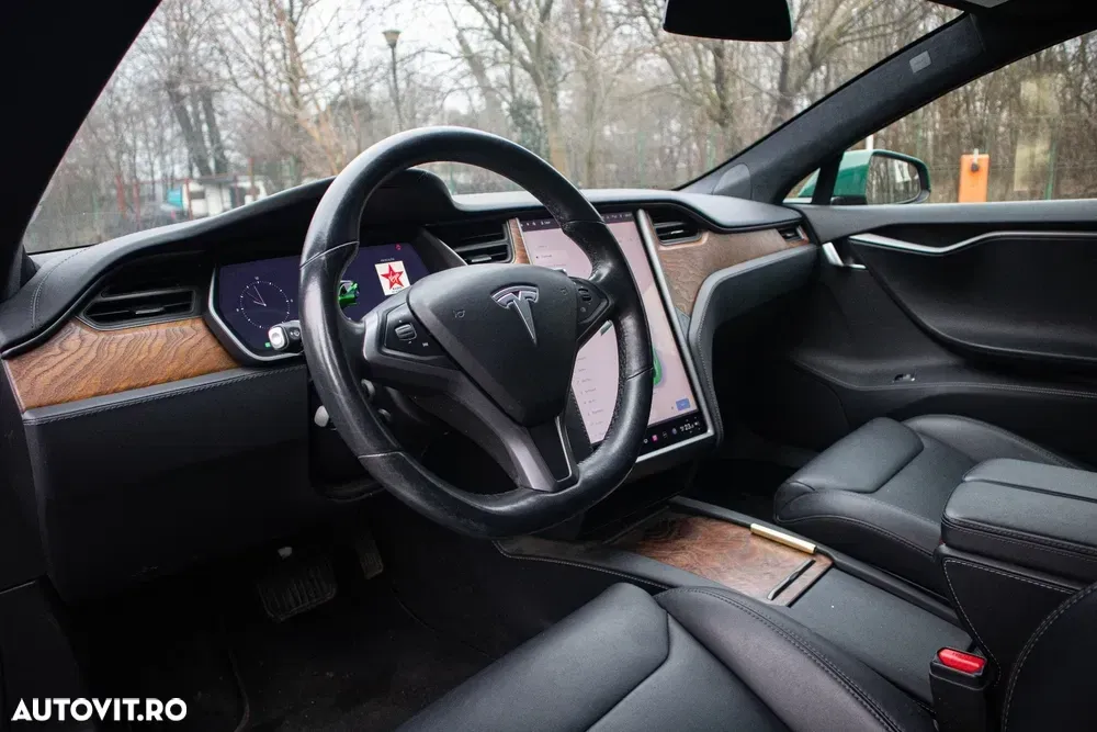 Tesla Model S — imagine 4