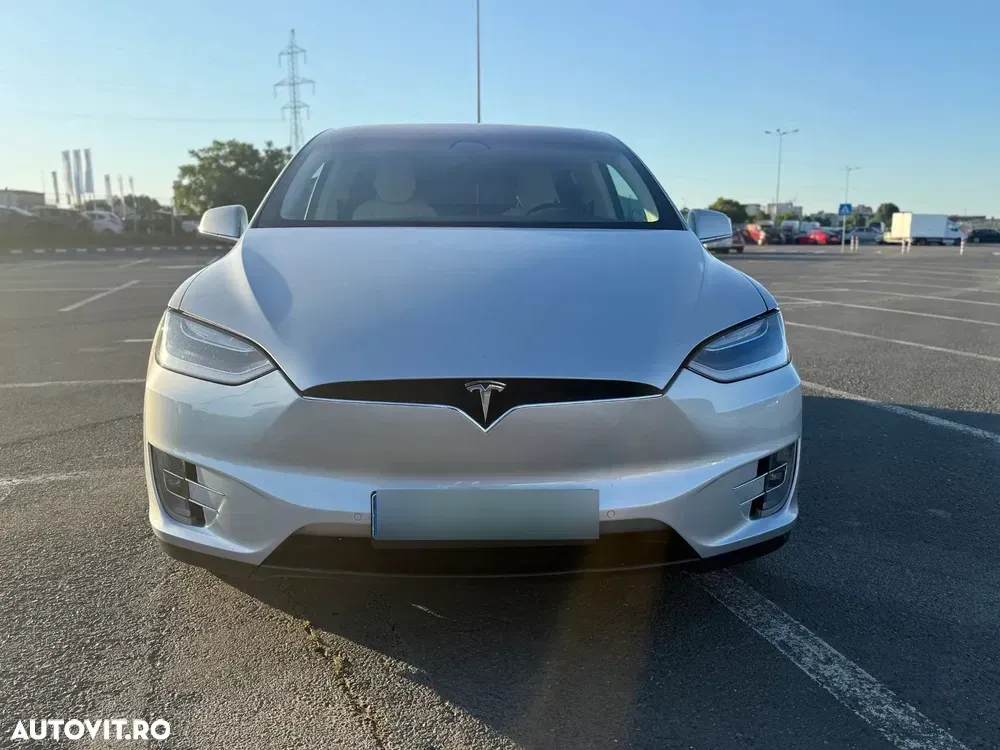 Tesla Model X — imagine 6