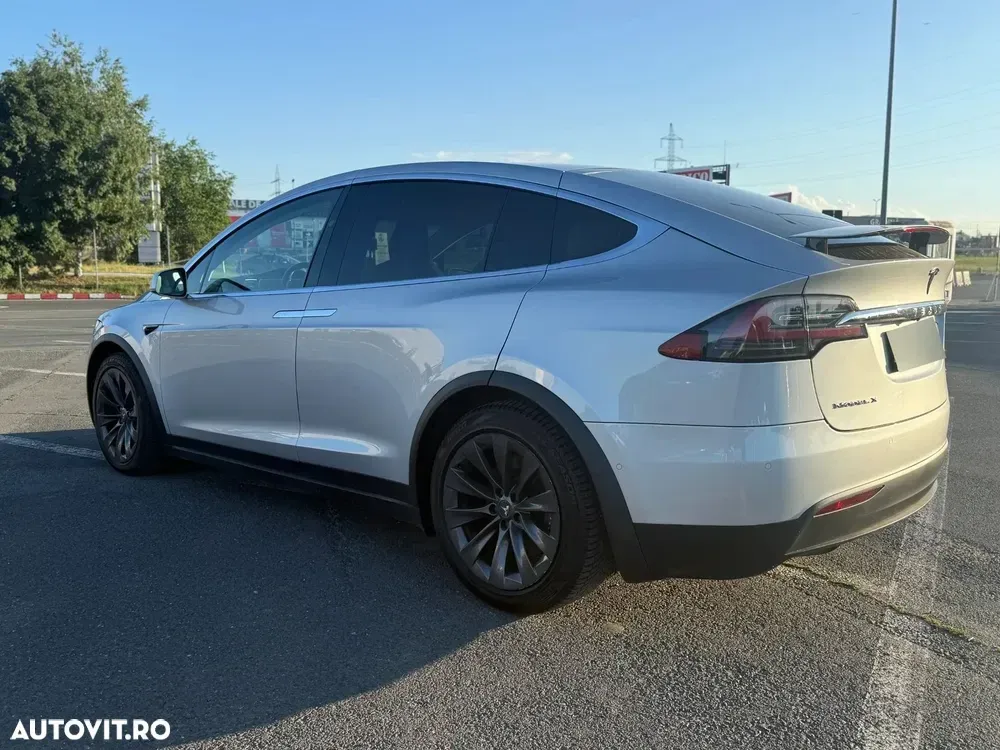 Tesla Model X — imagine 2