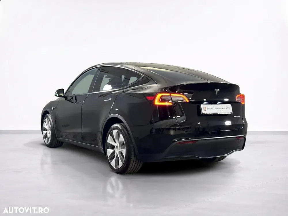 Tesla Model Y — imagine 3