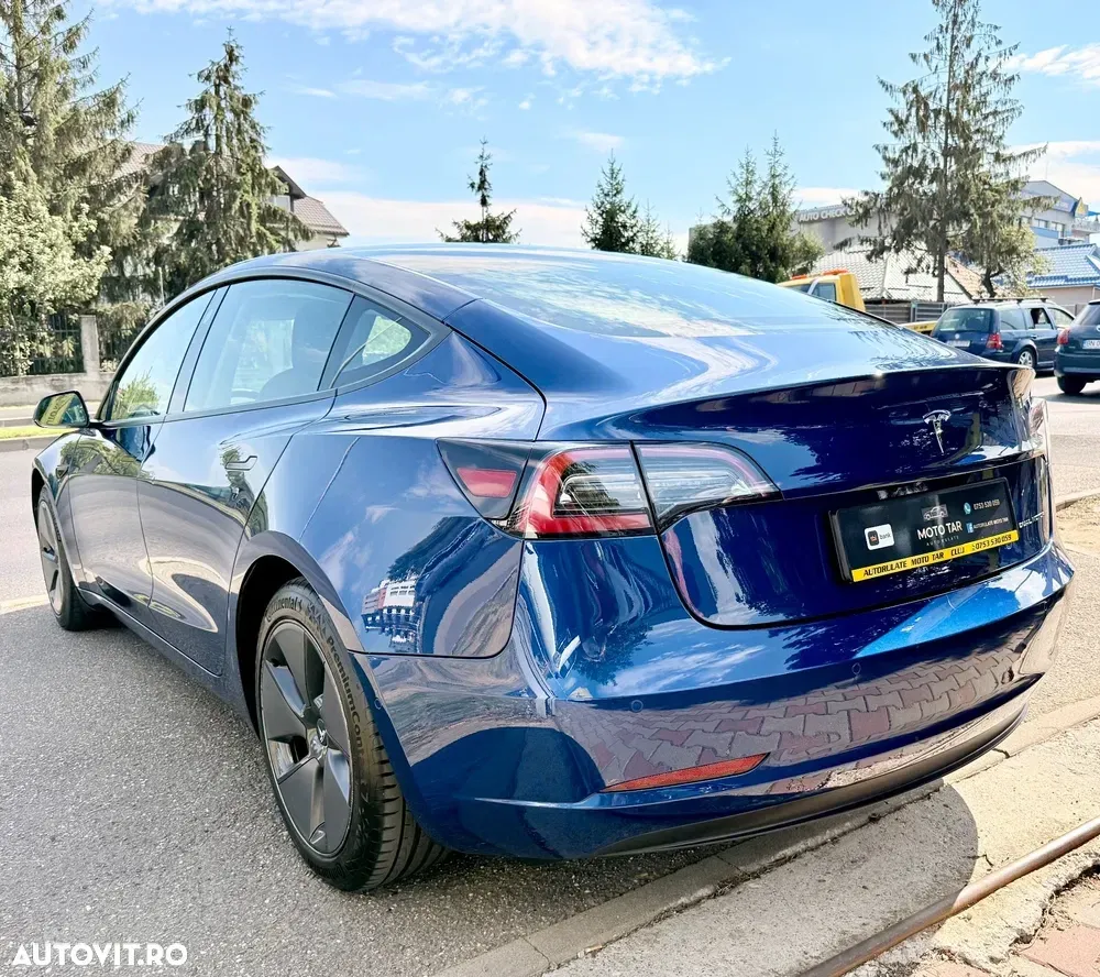 Tesla Model 3 — imagine 3