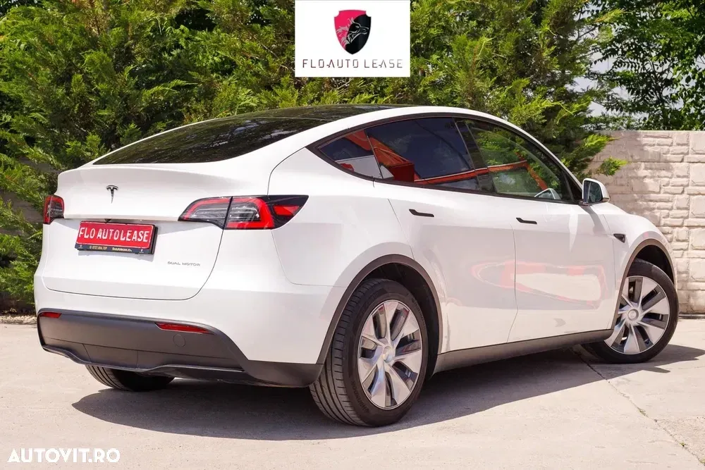 Tesla Model Y Long Range Dual Motor AWD — imagine 3