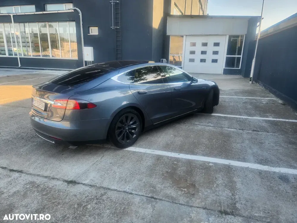 Tesla Model S — imagine 3